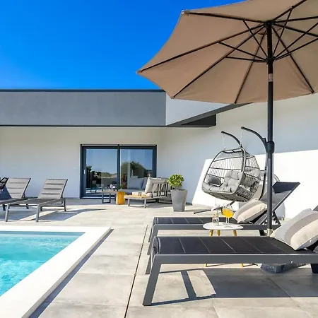 Pia By Istrialux Krmed